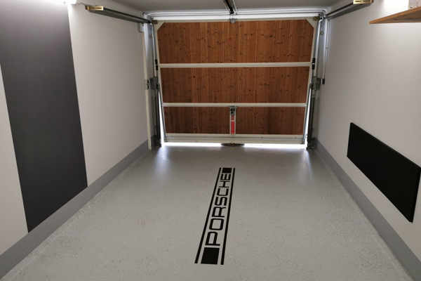 Garagenbeschichtung mit Logo mit Epoxidharz, Mühldorf a. Inn / Bayern